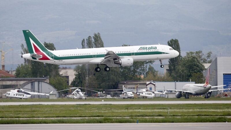 Alitalia liquidará a más de 2.000 empleados.