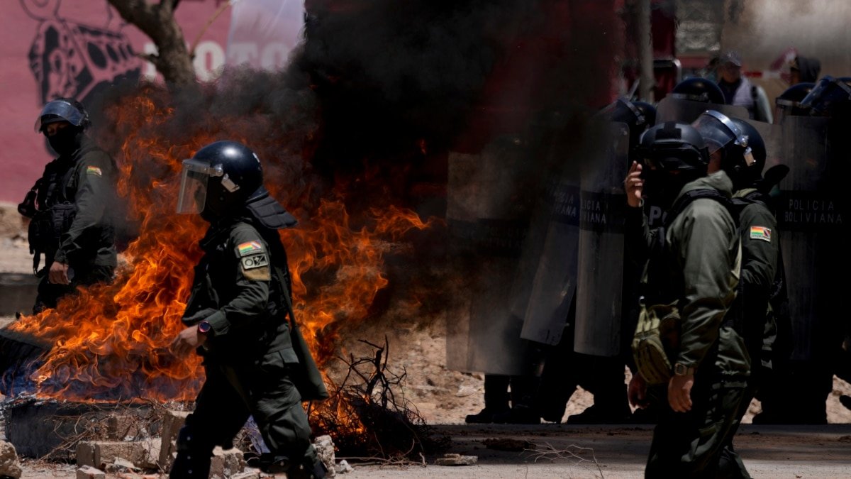 Ataques a cuarteles militares en Bolivia: Evo Morales comienza huelga de hambre

Se han registrado ataques por parte de grupos armados a cuarteles militares en Bolivia. Como respuesta, el expresidente Evo Morales ha iniciado una huelga de hambre. 

La situación en Bolivia se ha vuelto tensa luego de los ataques a los cuarteles militares. Evo Morales ha decidido tomar medidas extremas y comenzar una huelga de hambre en protesta por estos actos violentos.