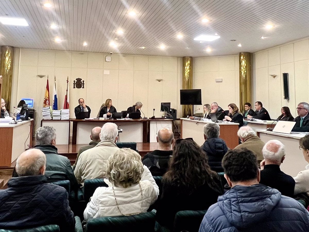 Comienza juicio por «bonos» de Castro con ausencia de acusado.