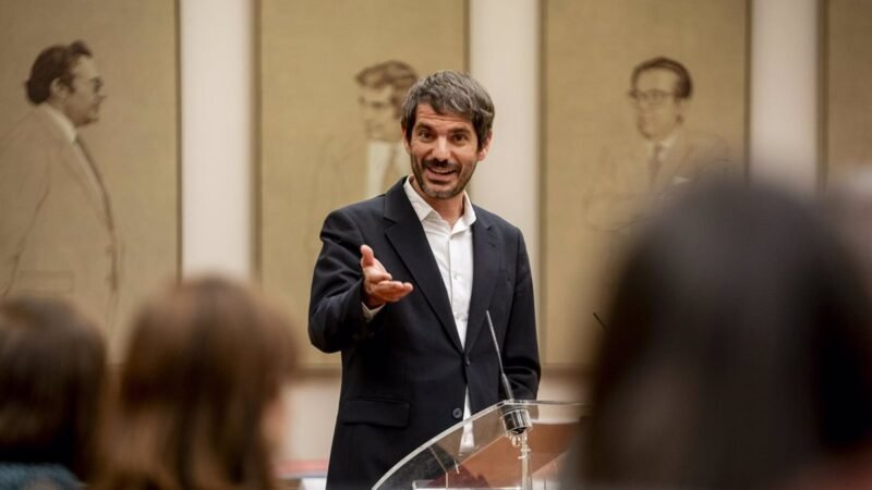 Cultura argentina en conferencia en España.