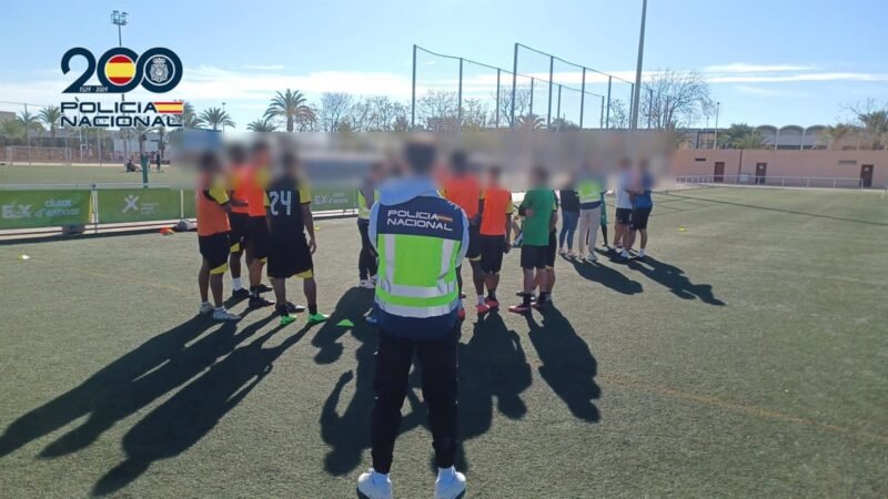 Doce detenidos por estafa a jóvenes prometiendo fútbol profesional en Alicante y Ceuta