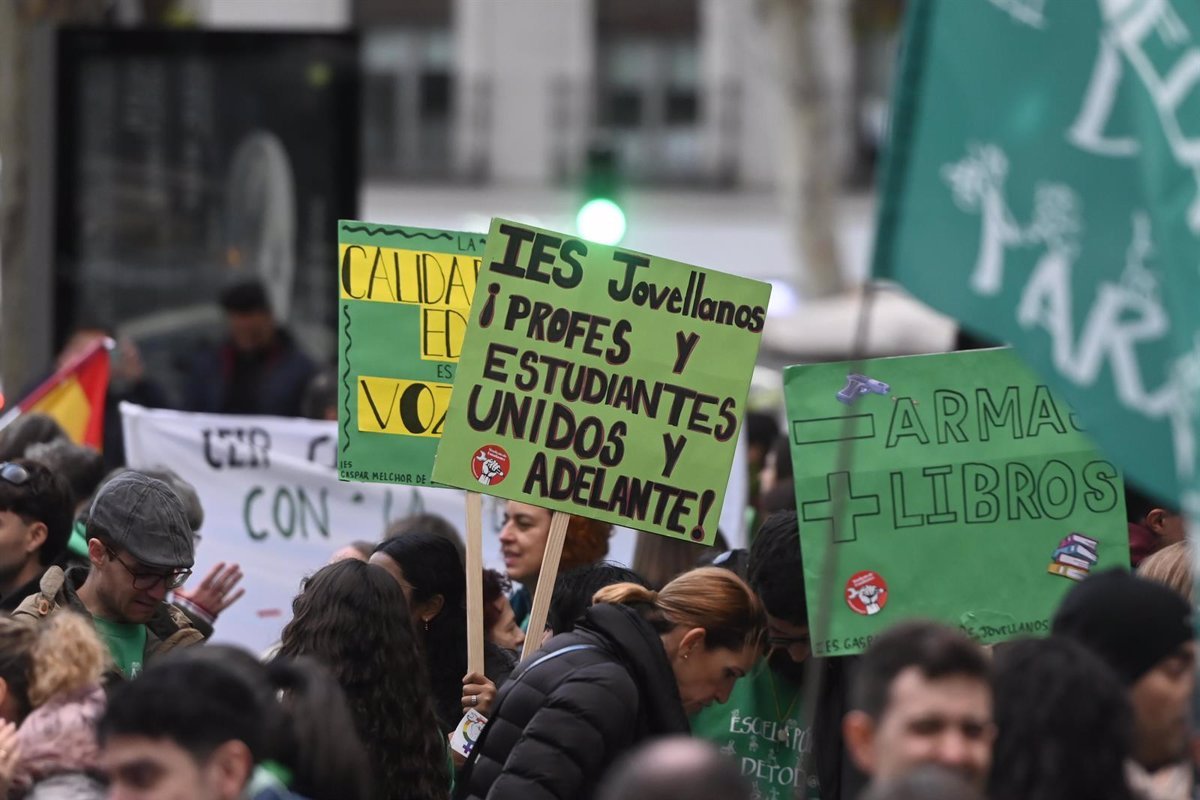 Docentes salen a las calles de Madrid en segunda manifestación en menos de un mes