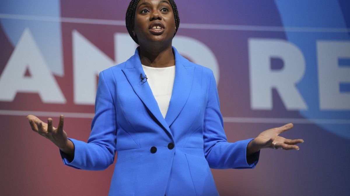 El Partido Conservador británico nombra a Kemi Badenoch como nuevo líder.