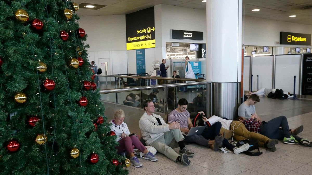 Evacúan aeropuerto de Gatwick por maleta sospechosa