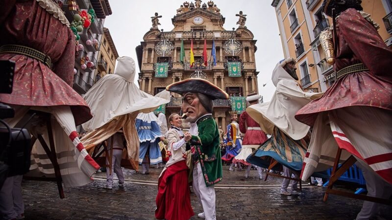 Fiestas de San Saturnino en Pamplona: procesión y gigantes el 29 de noviembre