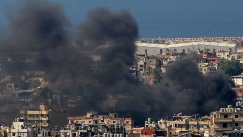 Israel ataca barrios del sur de Beirut tras ordenar evacuación.