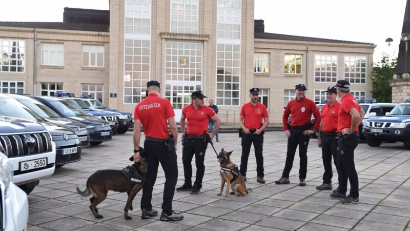 La Unidad Canina Ertzaintza se dirige a Valencia para buscar personas desaparecidas