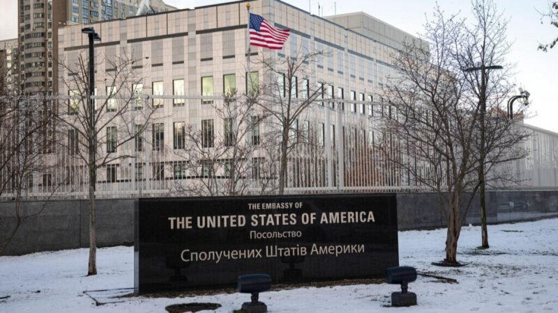 La embajada de Estados Unidos en Kiev cierra por amenaza de ataque aéreo «significativa»