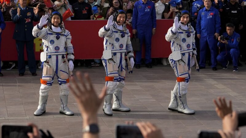 La tripulación de la estación espacial china retorna tras seis meses en el espacio