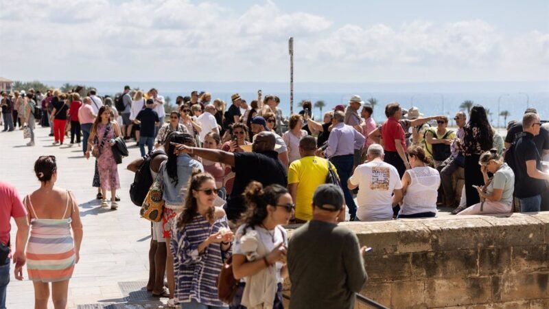 Las Islas Baleares lideran el número de pernoctaciones de viajeros no residentes en octubre