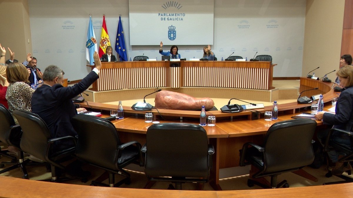 Reunión entre PP, BNG y PSdeG para negociar Comisión de Contratos de la Xunta