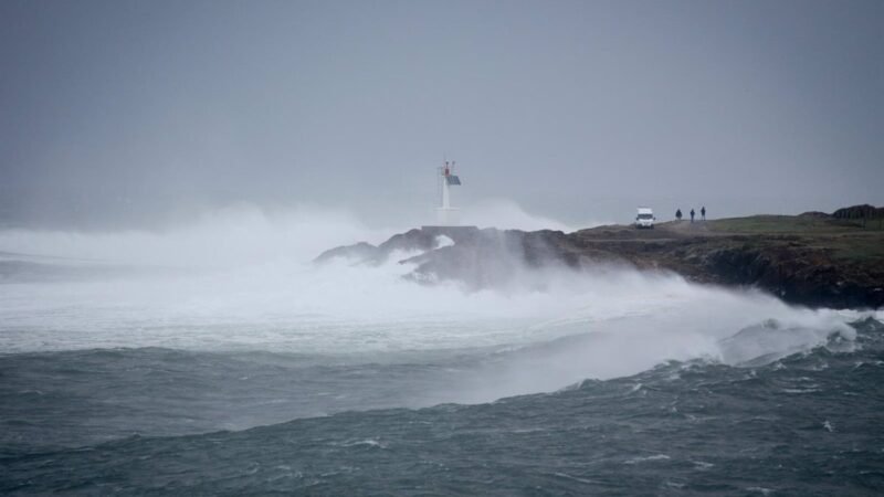 Vientos de 130 km/h y lluvias intensas en Galicia debido a la tormenta Caetano