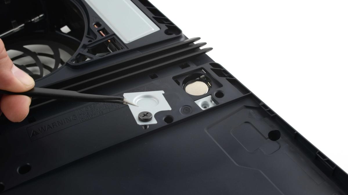 iFixit revela batería fácilmente reemplazable de PS5 Pro