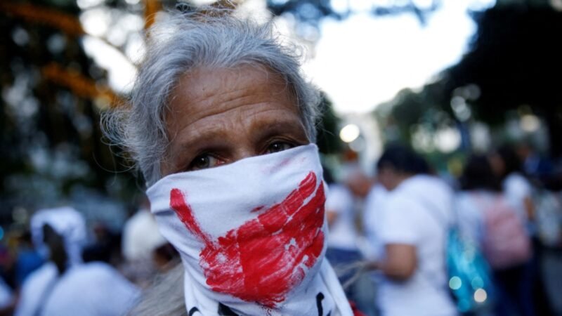 Opositores venezolanos en vigilia por liberación de presos