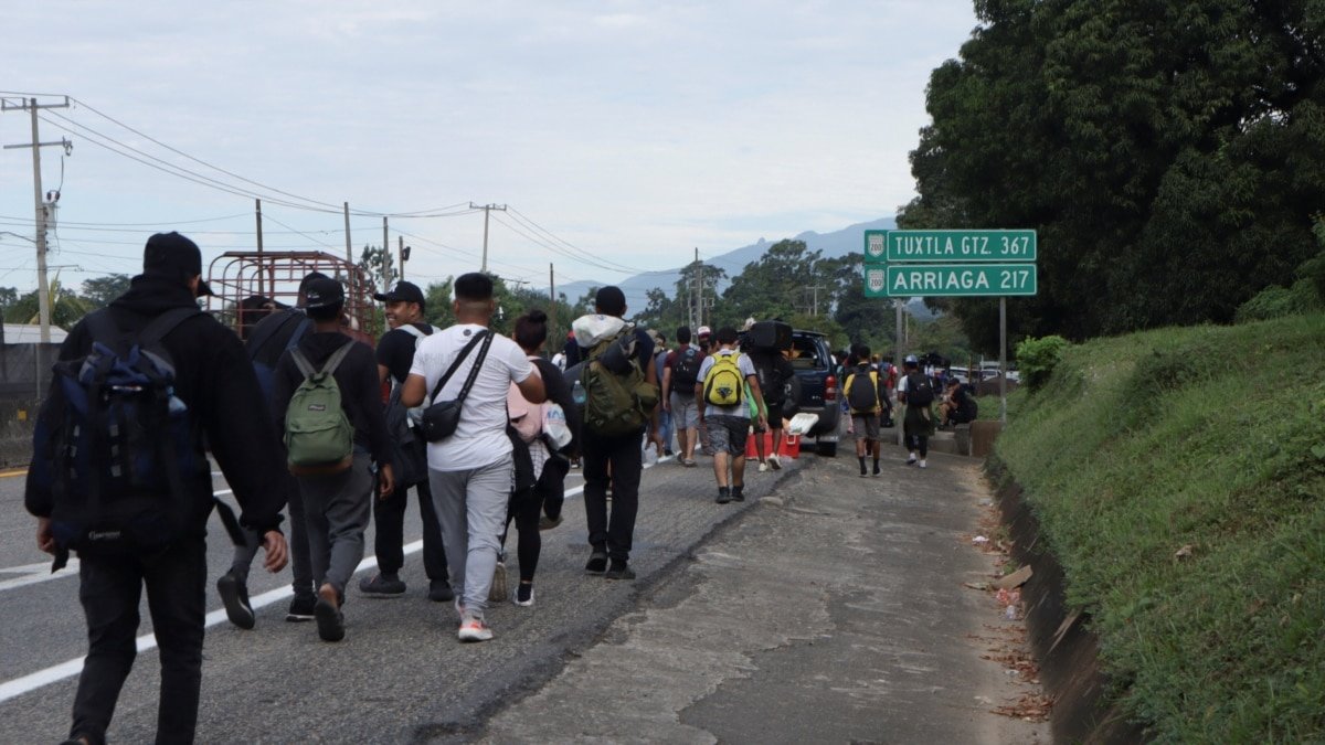 Disminuye el número de migrantes en las fronteras de EE. UU. La Oficina de Aduanas y Protección Fronteriza informa que el flujo de migrantes que intentan cruzar las fronteras norte y sur de EE. UU. ha disminuido significativamente.