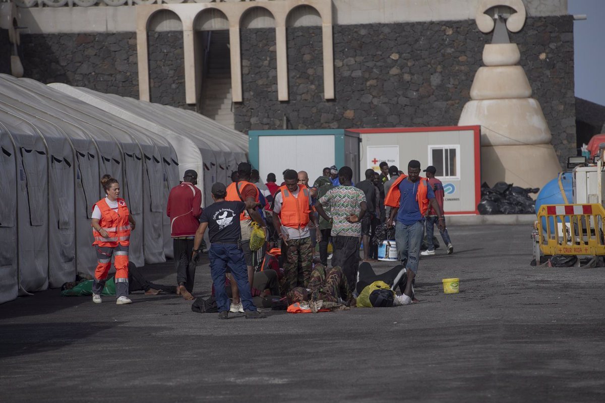 Llegan a El Hierro más de 200 personas en cuatro pateras, 6 muertos