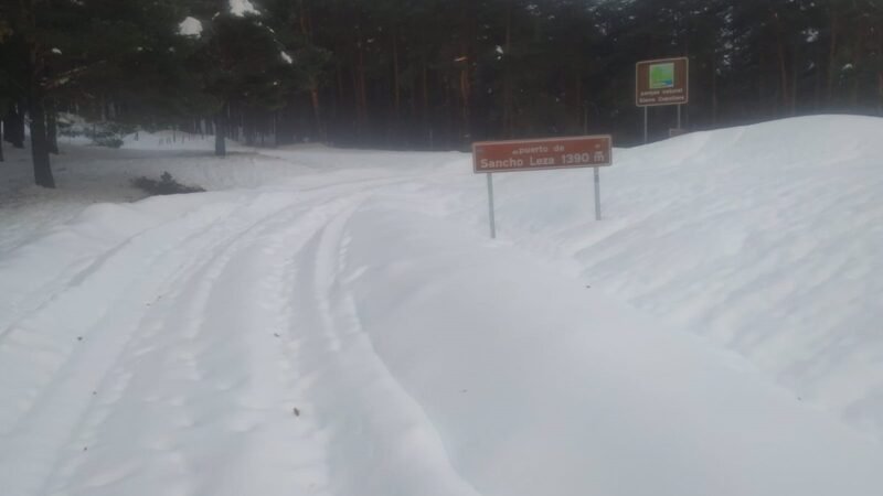 Seis puertos de la red de carreteras secundarias de Rioja con cadenas por la nieve