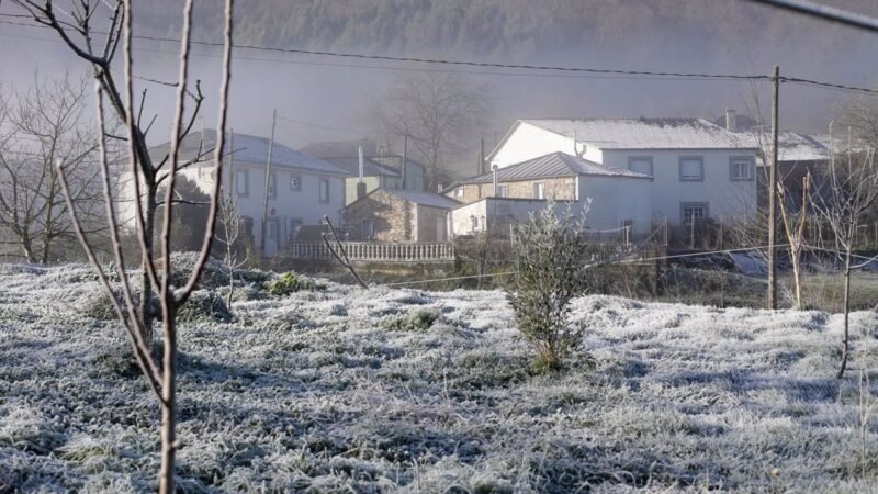 Calvos de Randín (Ourense) registra la temperatura más baja de Galicia: -8,6 grados.