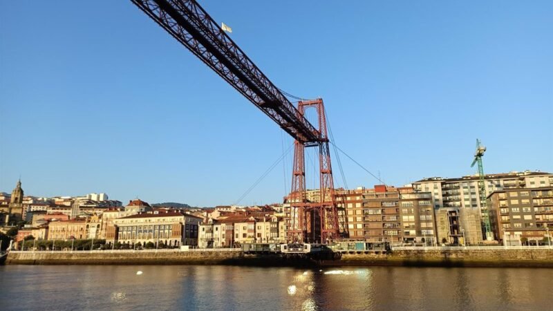 El Puente de Bizkaia vuelve a operar tras la reparación