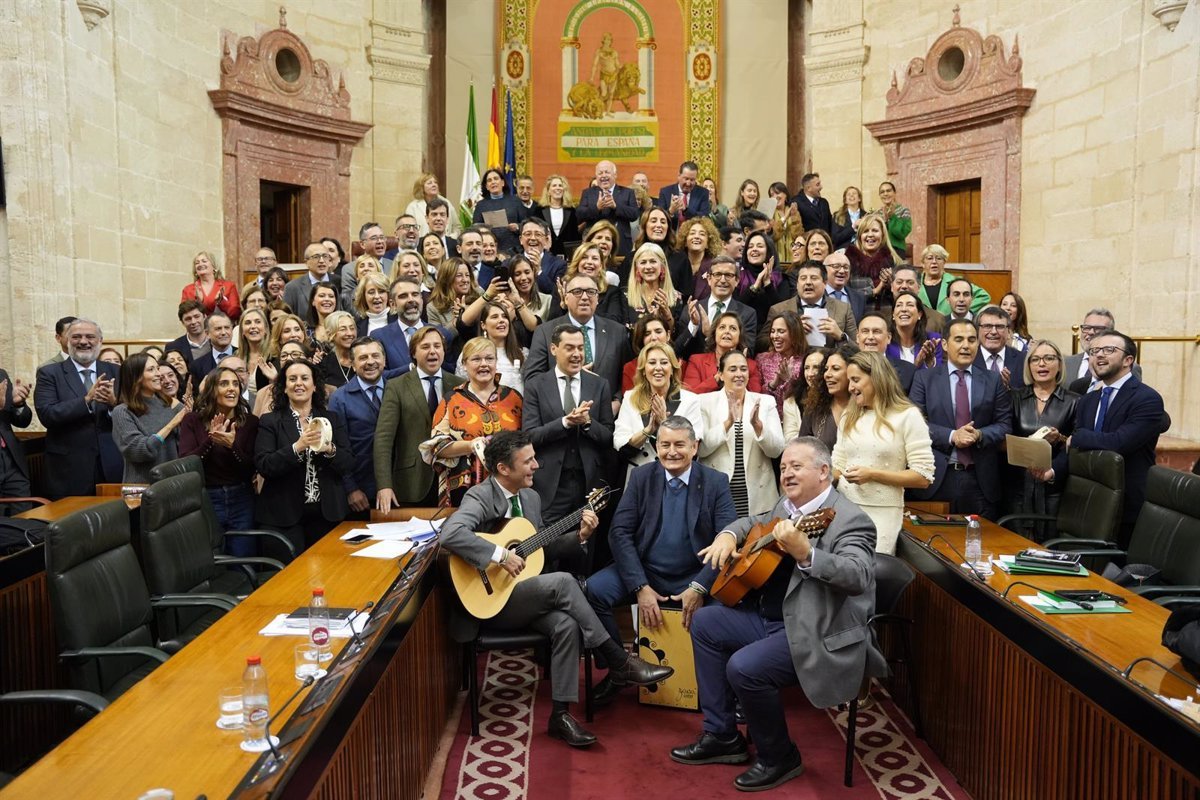 El parlamento andaluz se despide hasta 2025 con villancicos, Adelante critica al PP-A