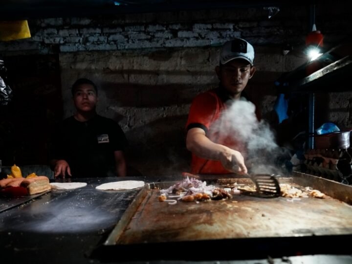 Largos apagones en Ecuador tras meses de racionalización.