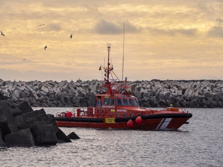 Aumenta a siete el número de pateras llegadas a Canarias este sábado