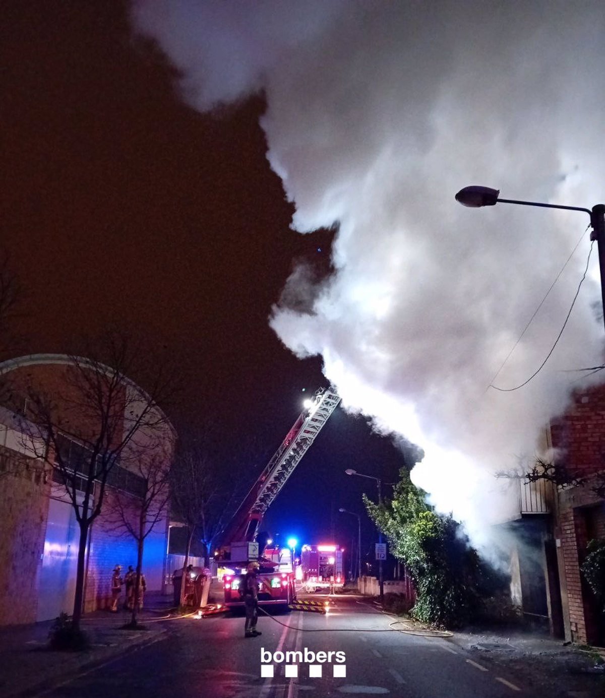 Incendio arrasa vivienda en Gualda (Lleida)