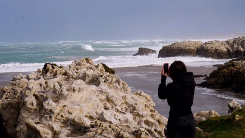 Alerta en Cantabria por olas de 6 metros y vientos de 61 km/h