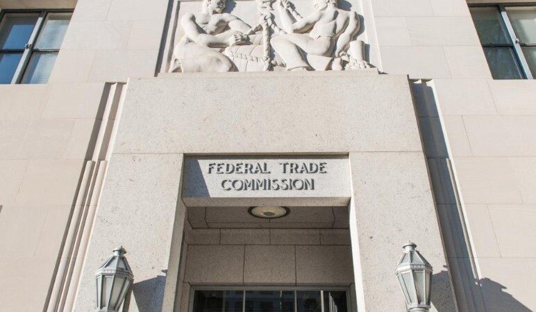 Aumentan las estafas laborales gamificadas, advierte la FTC.