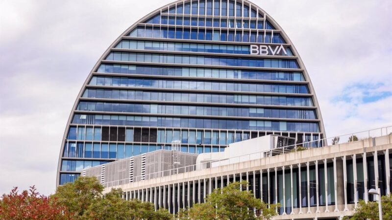 BBVA se enfrenta al año 2025 con la opa de Sabadell