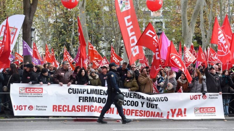 CCOO y UGT se reúnen con Sanidad para pedir a Mónica García no imponer el nuevo Estatuto Marco