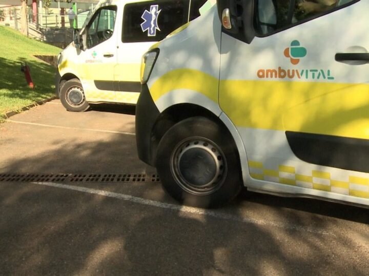 Conductor de 74 años atrapado en vehículo tras caer en terraza en Castañar de Ibor