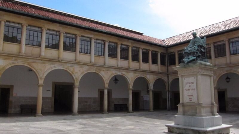 Conmemoración de 75 años de «Mensual de Oviedo» en edificio histórico