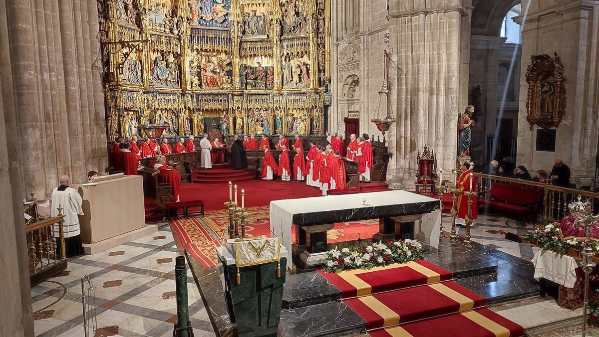 El Arzobispo firma decreto para 128 nuevas unidades pastorales en Oviedo