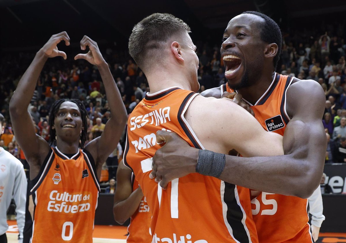 El Barça reacciona ante la eliminación del Real Madrid por el Valencia Basket