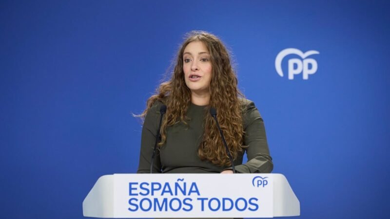 El PP critica a Sánchez por su actuación en la crisis migratoria y en Canarias.