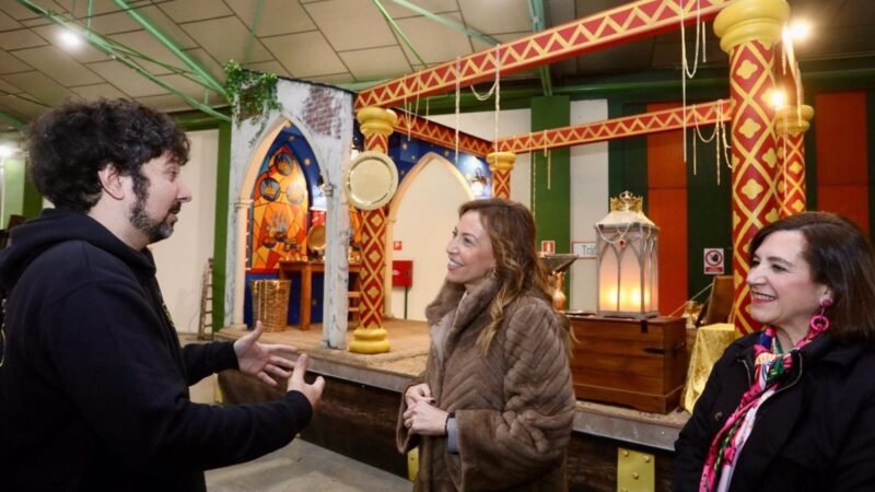 El alcalde de Zaragoza supervisa la preparación de la Cabalgata de Reyes Magos