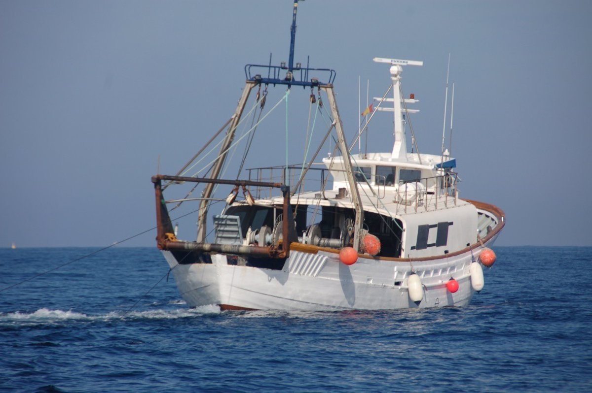 España busca salvar arrastre en Mediterráneo en negociaciones de reparto pesquero de la UE