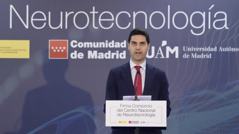 Firma de convenio para Consorcio del Centro Nacional de Neurotecnología en Madrid.