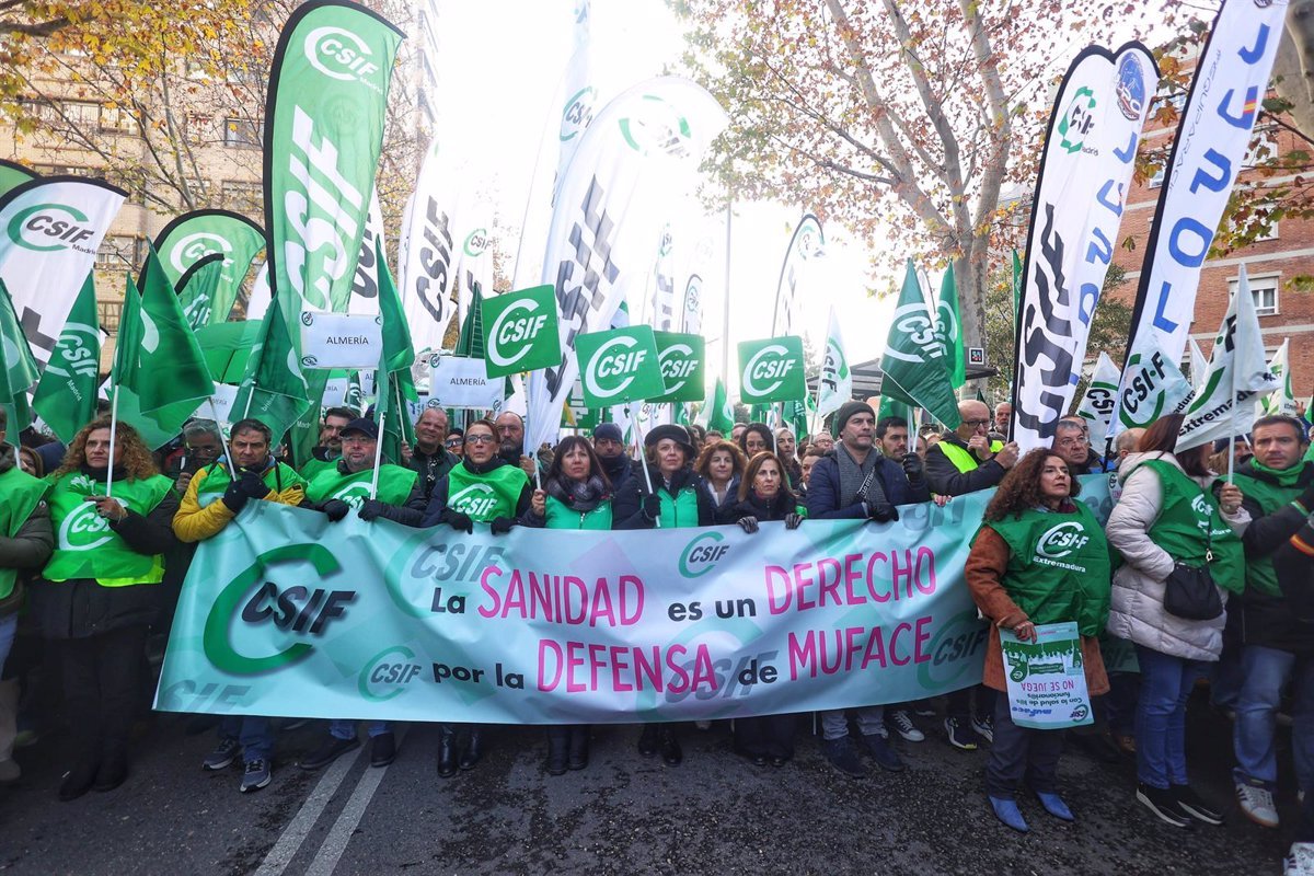 Funcionarios en Madrid exigen continuidad de Muface: «No descartamos huelga»