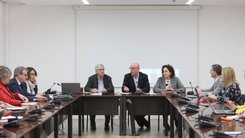 Gimeno presenta récord de alumnos a concejales de FP de Navarro