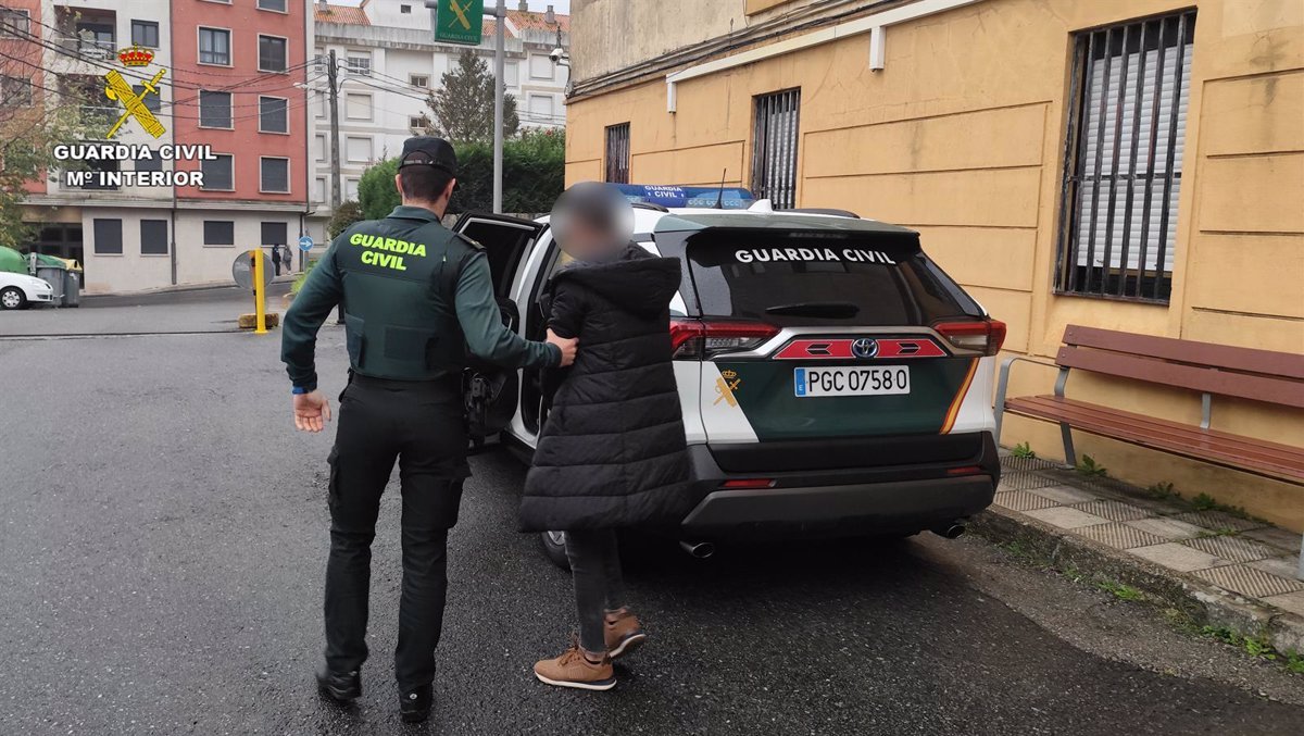 Hombre detenido en Sanxenxo con tres órdenes de búsqueda activas