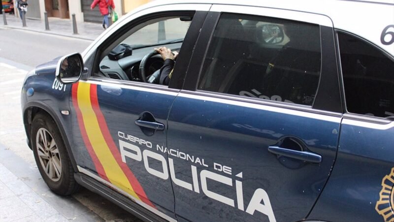 Hombre detenido por grabar a mujer en baños de centro comercial de Palma