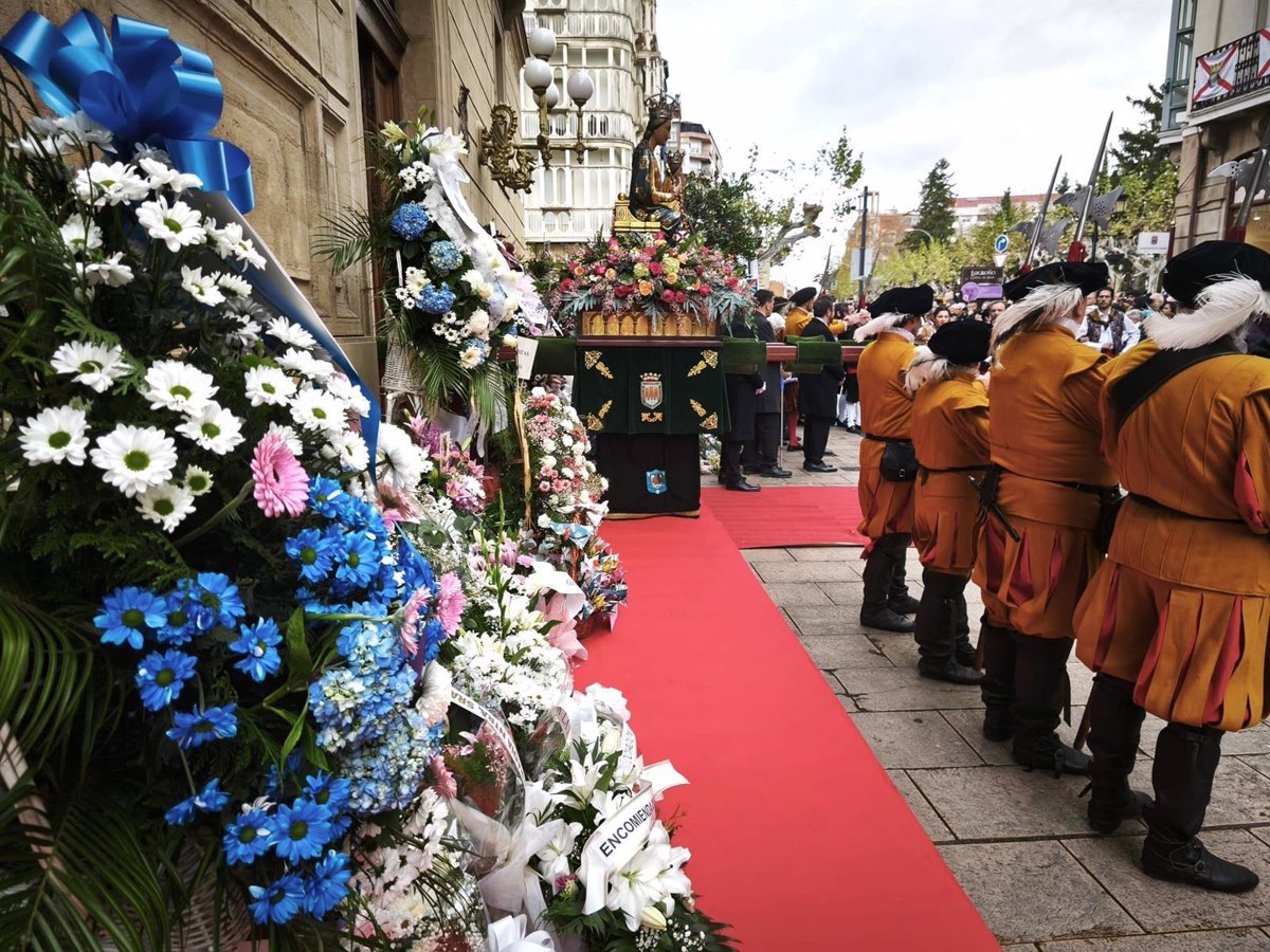 Homenaje a Nuestra Señora de la Esperanza en Logroño con ofrenda floral