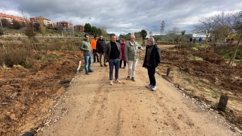 Inauguración del Parque El Camino con Plantación de Flores y Escultura