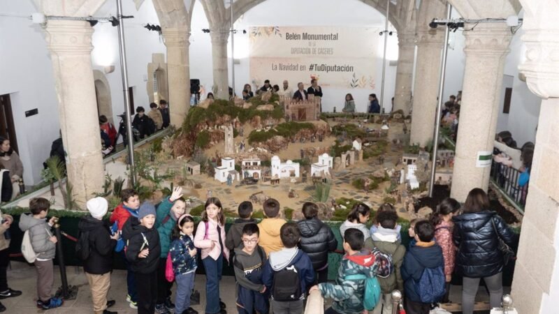 Incorporación de nuevas figuras en Belén Monumental de Cáceres