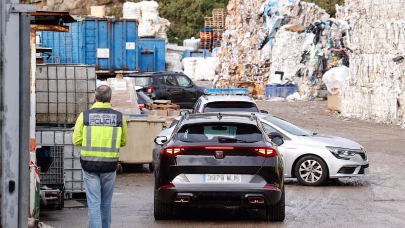 Investigan hallazgo de cadáver en contenedor de papel en A Coruña