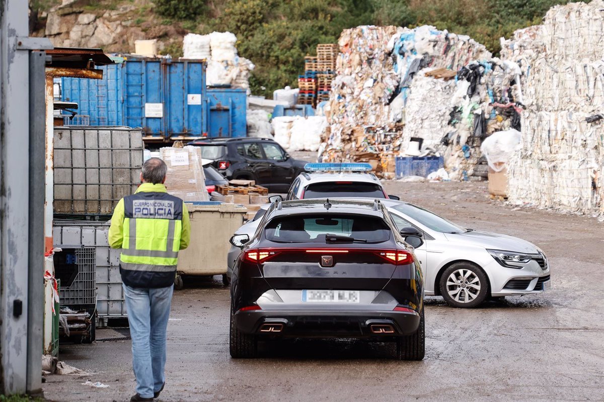 Investigan hallazgo de cadáver en contenedor de papel en A Coruña