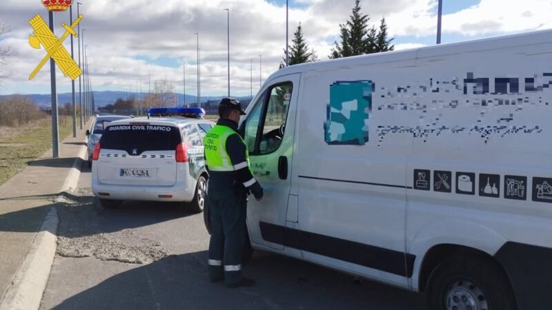 La Guardia Civil de Teruel sanciona a conductores en polígono industrial La Paz