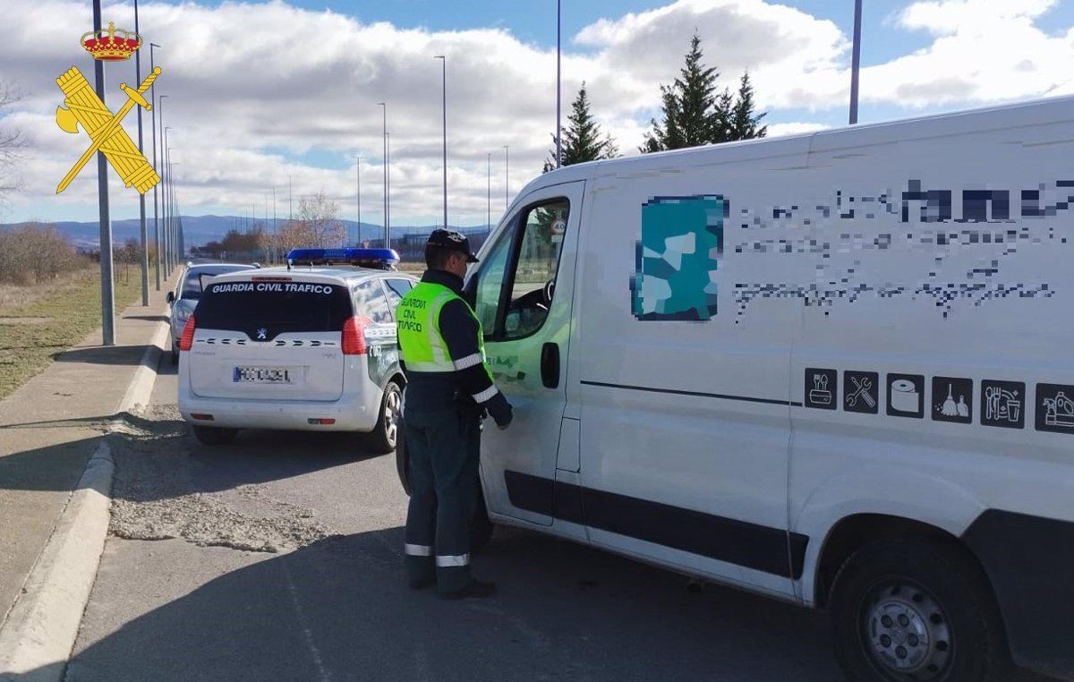 La Guardia Civil de Teruel sanciona a conductores en polígono industrial La Paz